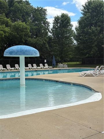 2907 NE Viewpark Place, Lee's Summit, MO 64086