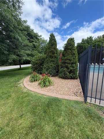 2907 NE Viewpark Place, Lee's Summit, MO 64086