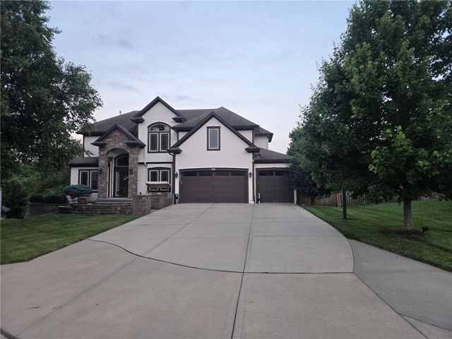 2907 NE Viewpark Place, Lee's Summit, MO 64086