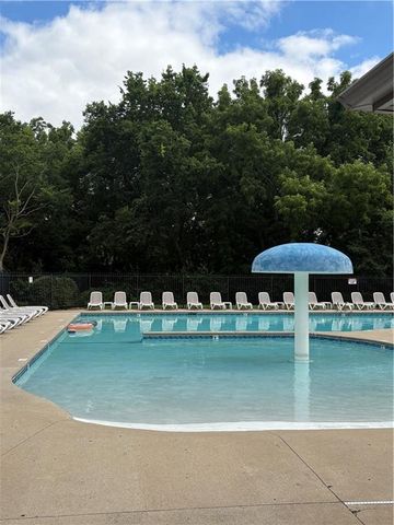 2907 NE Viewpark Place, Lee's Summit, MO 64086