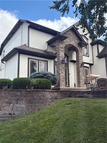 2907 NE Viewpark Place, Lee's Summit, MO 64086