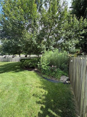 2907 NE Viewpark Place, Lee's Summit, MO 64086