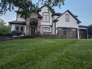 2907 NE Viewpark Place, Lee's Summit, MO 64086