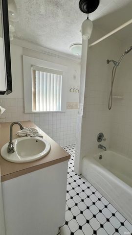 1739 W WALNUT Street, Kokomo, IN 46901