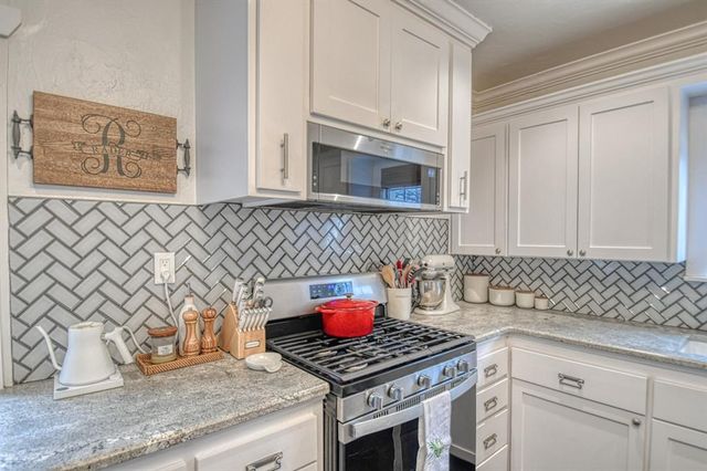 1101 Marlboro Lane, Nichols Hills, OK 73116