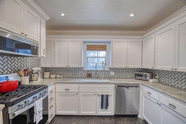 1101 Marlboro Lane, Nichols Hills, OK 73116