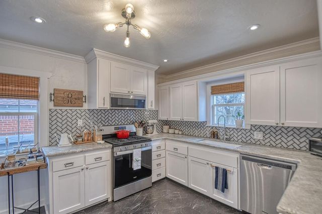 1101 Marlboro Lane, Nichols Hills, OK 73116