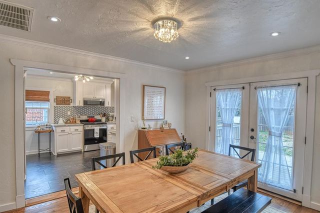 1101 Marlboro Lane, Nichols Hills, OK 73116