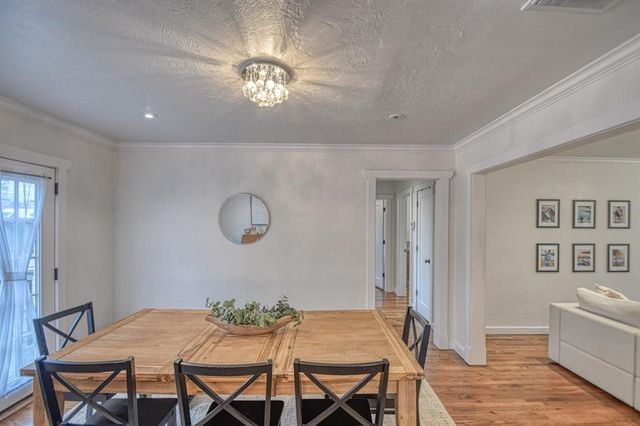 1101 Marlboro Lane, Nichols Hills, OK 73116