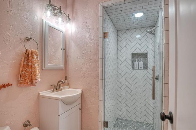 1101 Marlboro Lane, Nichols Hills, OK 73116