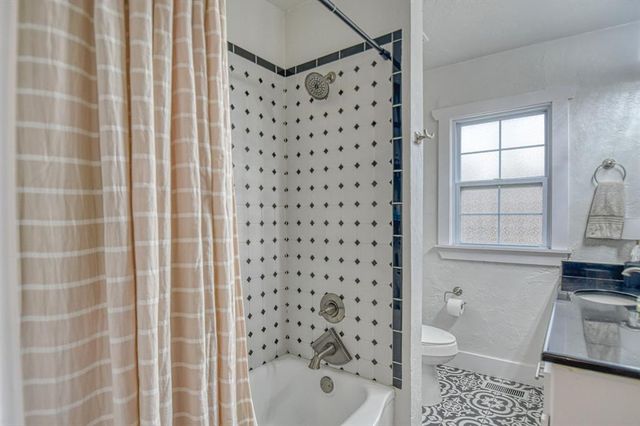 1101 Marlboro Lane, Nichols Hills, OK 73116