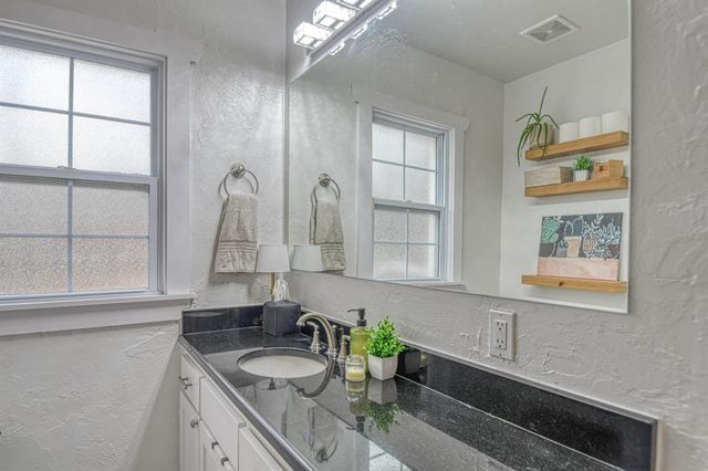 1101 Marlboro Lane, Nichols Hills, OK 73116