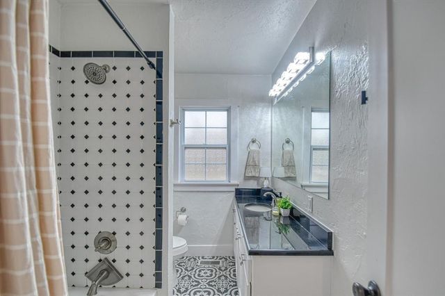 1101 Marlboro Lane, Nichols Hills, OK 73116