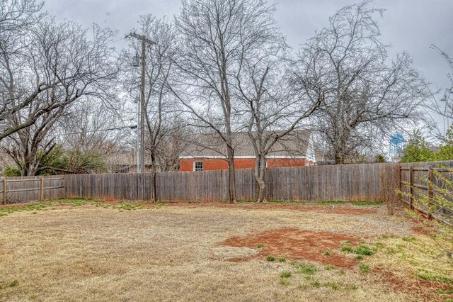 1101 Marlboro Lane, Nichols Hills, OK 73116