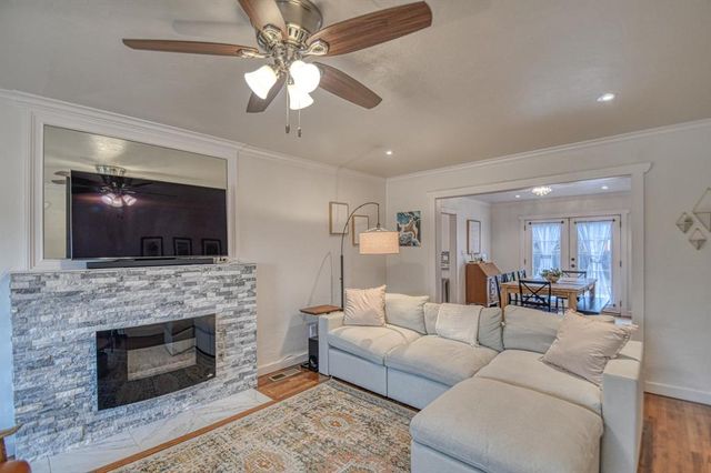 1101 Marlboro Lane, Nichols Hills, OK 73116