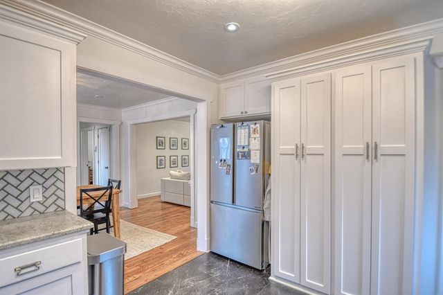 1101 Marlboro Lane, Nichols Hills, OK 73116