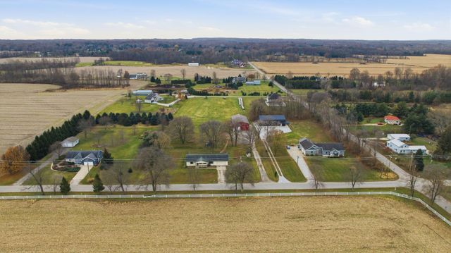 1262 E 900 N, La Porte, IN 46350