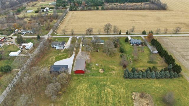 1262 E 900 N, La Porte, IN 46350