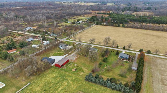 1262 E 900 N, La Porte, IN 46350