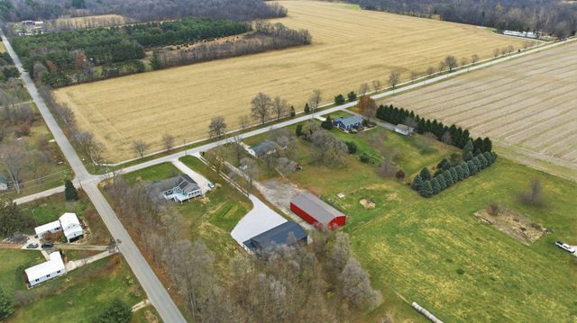 1262 E 900 N, La Porte, IN 46350