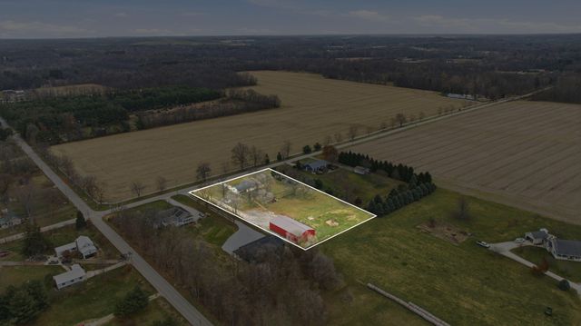 1262 E 900 N, La Porte, IN 46350