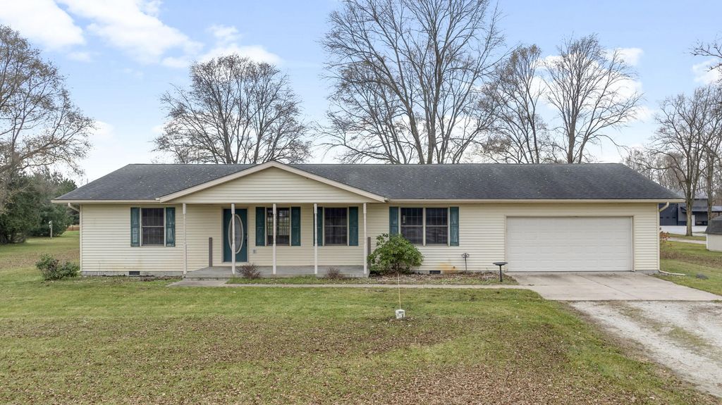 1262 E 900 N, La Porte, IN 46350