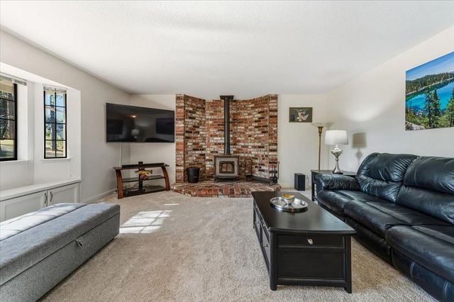 15099 Fay Rd, Grass Valley, CA 95949