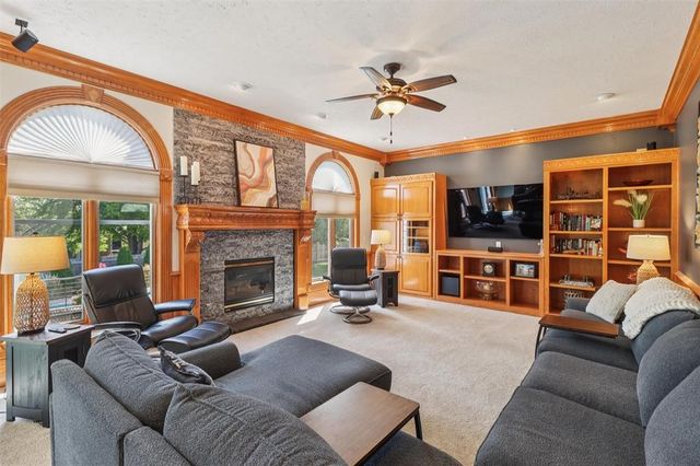 1019 11th Avenue SE, Altoona, IA 50009