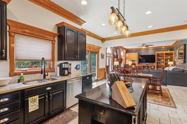1019 11th Avenue SE, Altoona, IA 50009