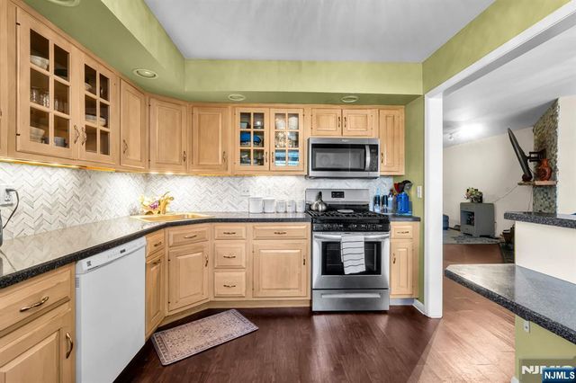 101 E Oak Street F6, Oakland, NJ 07436