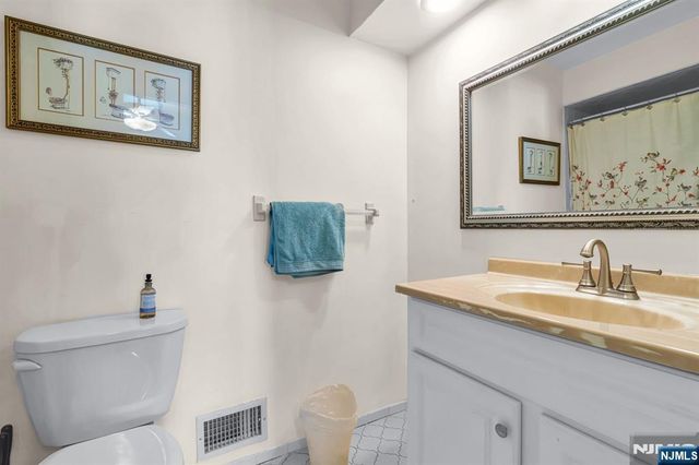101 E Oak Street F6, Oakland, NJ 07436