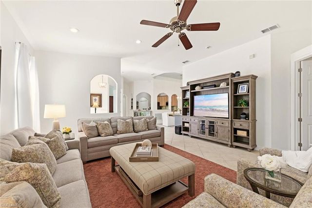 1822 Tarpon Bay DR S # 92, Naples, FL 34119