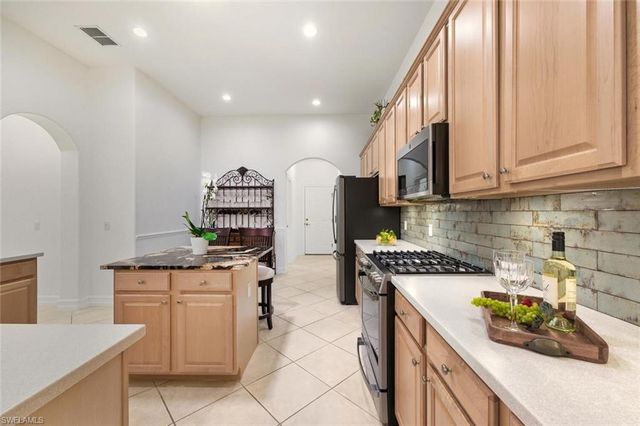 1822 Tarpon Bay DR S # 92, Naples, FL 34119