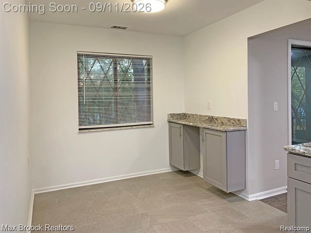 42160 E Woodward Avenue 11, Bloomfield Hills, MI 48304