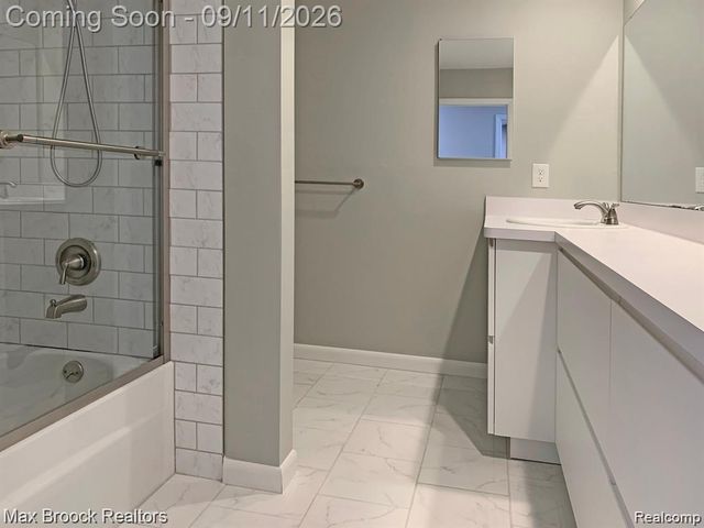 42160 E Woodward Avenue 11, Bloomfield Hills, MI 48304