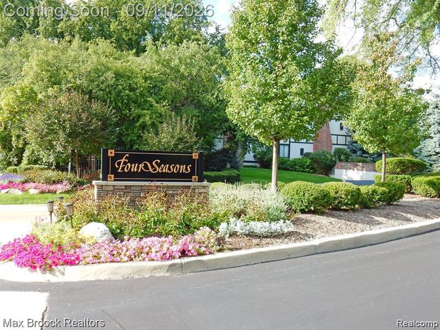 42160 E Woodward Avenue 11, Bloomfield Hills, MI 48304