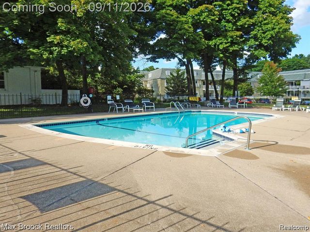 42160 E Woodward Avenue 11, Bloomfield Hills, MI 48304