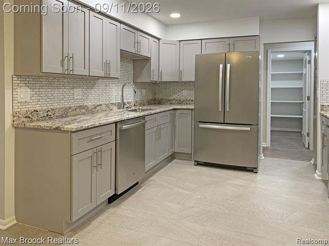 42160 E Woodward Avenue 11, Bloomfield Hills, MI 48304