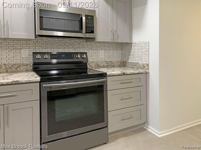 42160 E Woodward Avenue 11, Bloomfield Hills, MI 48304