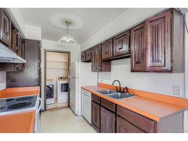 9859 Croke Dr, Denver, CO 80260