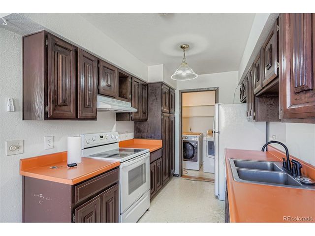 9859 Croke Dr, Denver, CO 80260