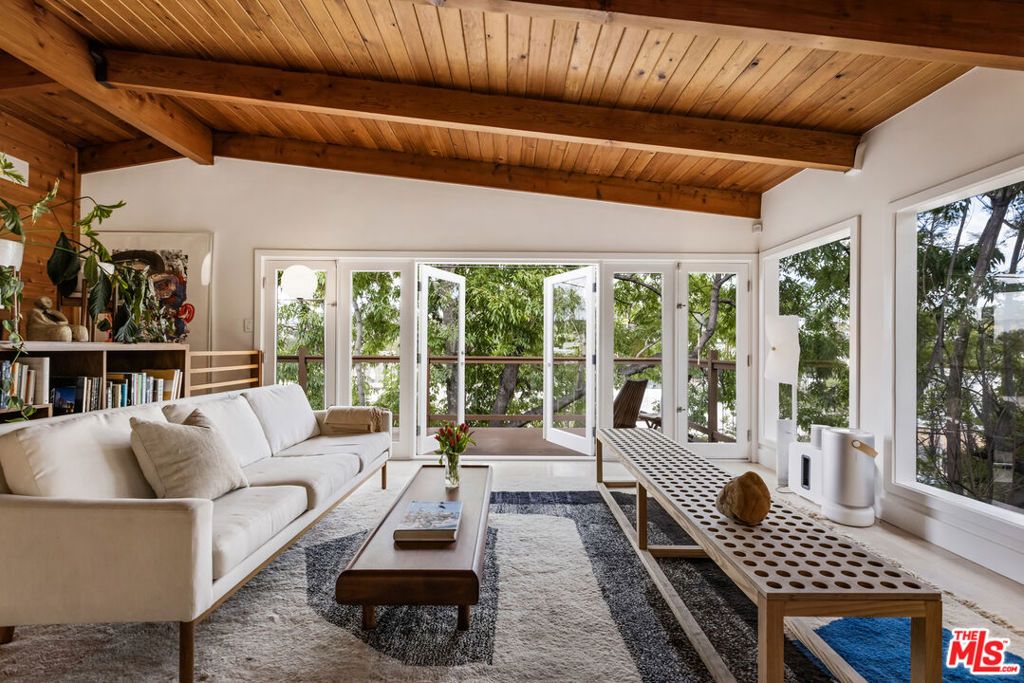 2422 Claremont Avenue, Los Angeles, CA 90027