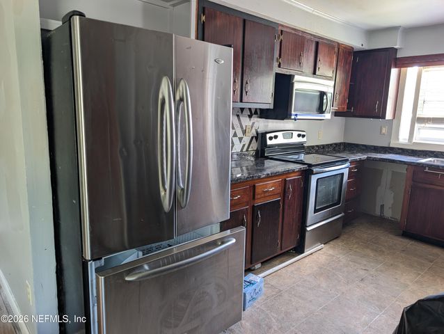 244 5TH Way, Interlachen, FL 32148