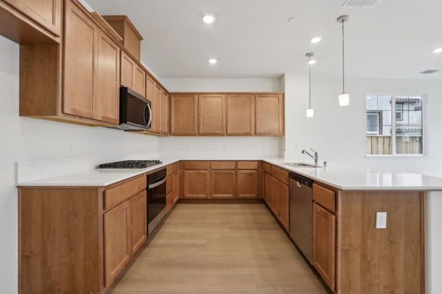 2211 Daisy Drive, Hollister, CA 95023