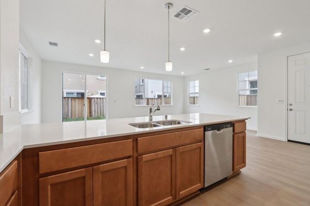 2211 Daisy Drive, Hollister, CA 95023