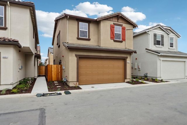 2211 Daisy Drive, Hollister, CA 95023