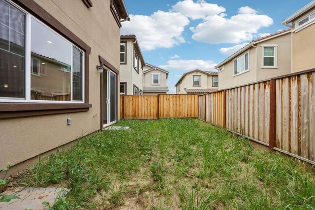 2211 Daisy Drive, Hollister, CA 95023