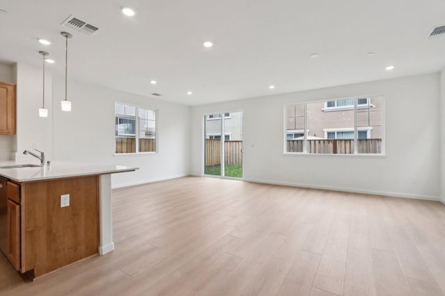 2211 Daisy Drive, Hollister, CA 95023