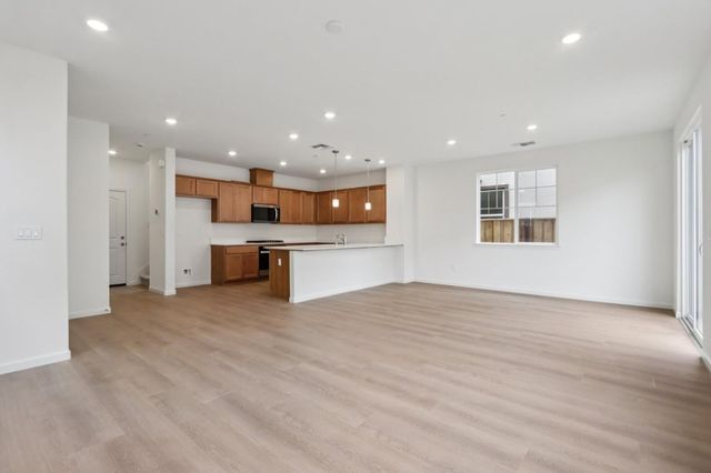 2211 Daisy Drive, Hollister, CA 95023