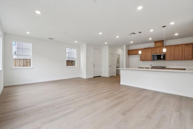 2211 Daisy Drive, Hollister, CA 95023